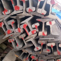 現(xiàn)貨供應43kg軌道鋼 鋼軌鐵道軌國際標準30公斤輕軌產(chǎn)地邯鄲