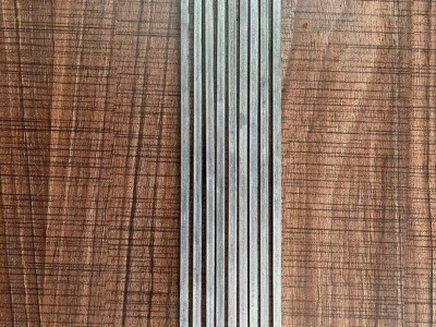 廠家批發(fā)本色扁鋼絲 帳篷折疊洗衣籃用鍍鋅扁鋼絲 飛碟雨衣鋼絲